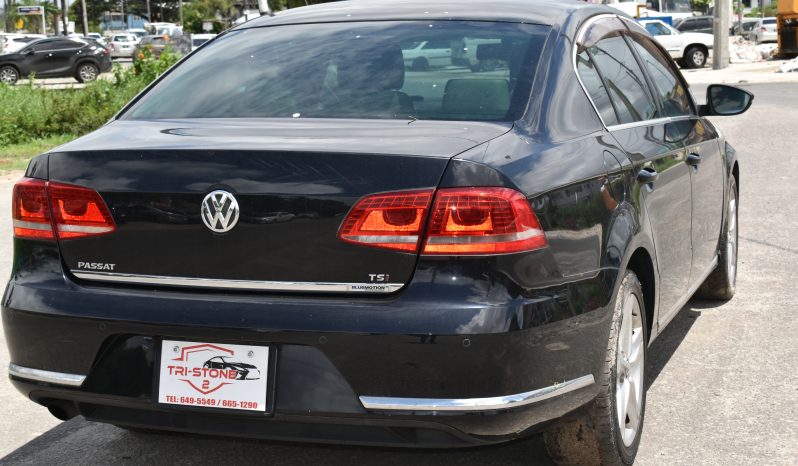 
								Volkswagen Passat full									