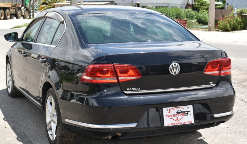 
								Volkswagen Passat full									